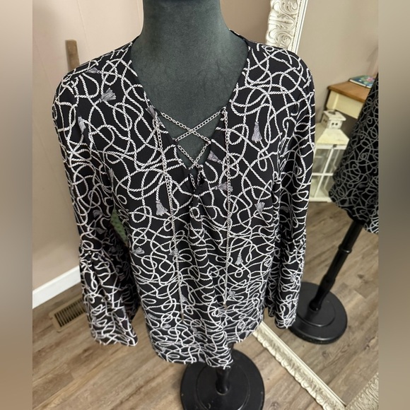 Michael Kors • Chain Detail Bell Sleeve Boho Top - Picture 10 of 11